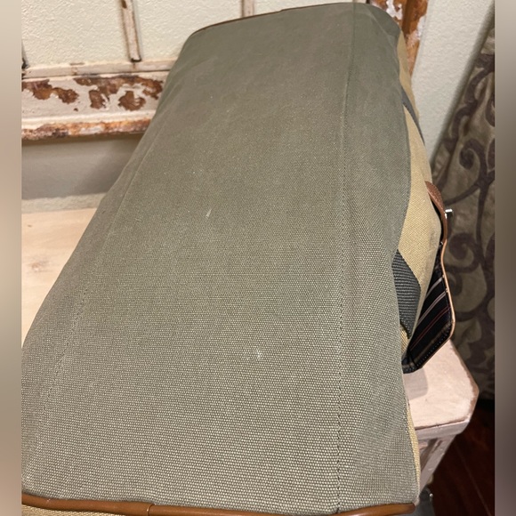 Cutter & Buck duffle - Picture 9 of 14